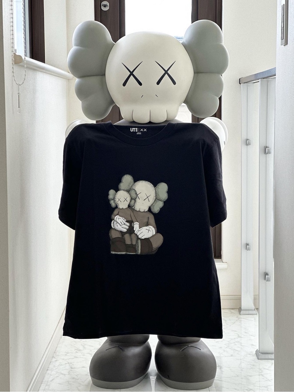 KAWS X Uniqlo collectable tee M L